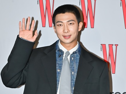 除隊間近のBTS・RM、米3大音楽授賞式で「Favorite K-Pop Artist」受賞！K-POP初の快挙も