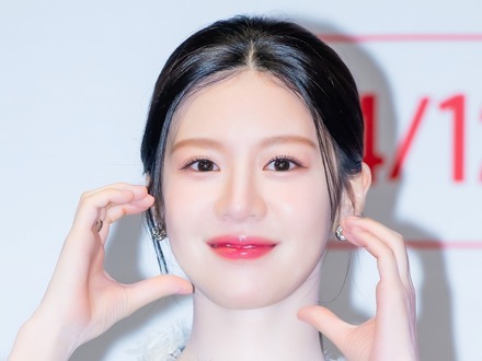 圧倒的美少女…コ・ユンジョン、初夏のファッションで魅せる洗練された瞬間【PHOTO】