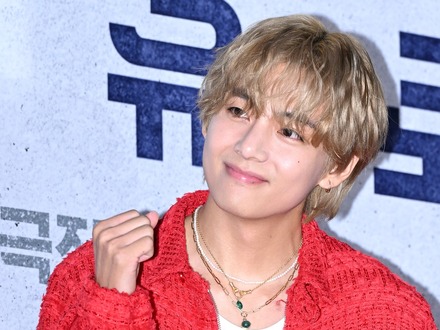 除隊控えるBTS・V、日本の人気アイドル・俳優ランキング1位に！著名人にも愛される大スター