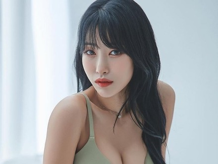 過去に日本人と交際の韓国女性芸人、“A→E”豊胸手術後のビキニ姿を堂々披露「済州島で着る予定」