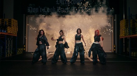「Dirty Work」パフォーマンスビデオ サムネイル画像