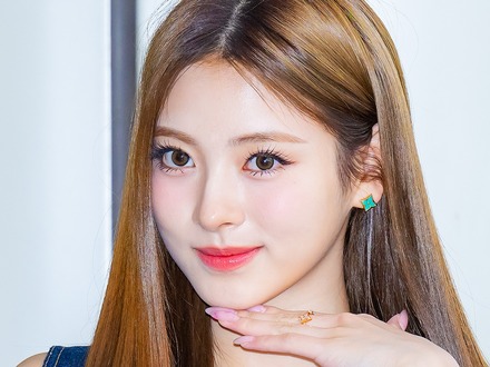 “日本人メンバー”MEOVV・アンナ、ひれ伏したくなる圧倒的美貌「第5世代アイドルのビジュ担」【PHOTO】