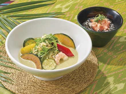 夏野菜のグリーンカレー冷麺&選べるちいさなごはんセット（税込1,429円）