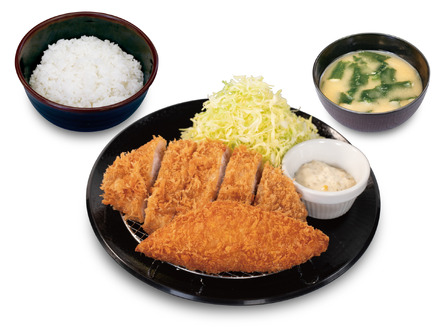 ロースかつ＆サーモンフライ定食　950円