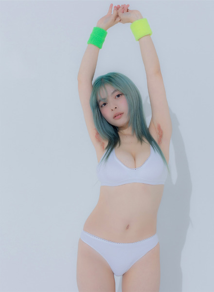 あにお天湯の新作デジタル写真集『EVE』　撮影：Akihiro Saga　（C）2025 As.