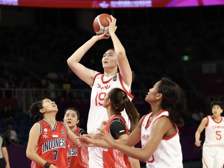 中国女子バスケ「220cm」の超大型18歳に韓国衝撃！「“災厄級”の存在」と嘆きも「無敵じゃない」と指摘した短所とは