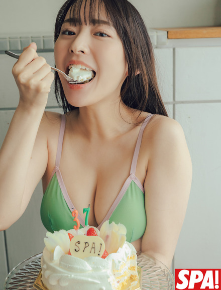 高崎かなみ（撮影：東京祐 ヘアメイク：花房みなみ スタイリング：毛塚由恵）