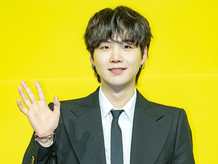BTSメンバーで最後に兵役を終えるSUGA、召集解除当日は「現地訪問をお控えいただきたい」【全文】