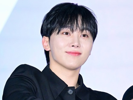 「激メロすぎる」SEVENTEEN・スングァン、“チャラかっこいい”メガネ姿にファン悶絶「破壊力やばい」【PHOTO】