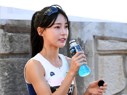 1年前には断っていたが…aespa・カリナそっくりの韓国陸上選手、満を持して人気恋リア出演へ