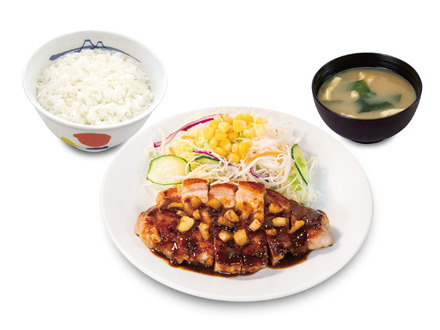 松屋フーズ「国産雪国育ち厚切りトンテキ定食」