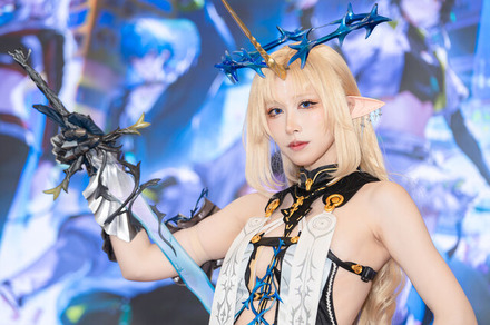 圧巻のオーラ！美しすぎる『鳴潮』フルールドリス公式レイヤーの優美な