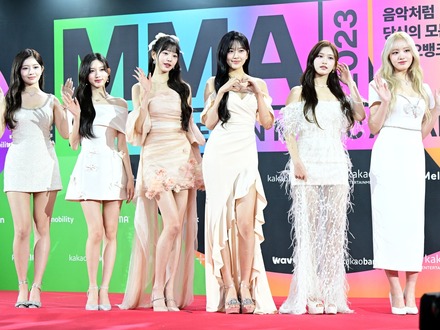 IVEがスタジアムの舞台に立つ！韓国開催「チームKリーグvsニューカッスル」ハーフタイム公演出演決定