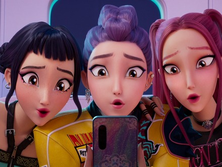 TWICEメンバーも参加したNetflixのK-POPアニメ映画OSTがビルボードチャートトップ10入り