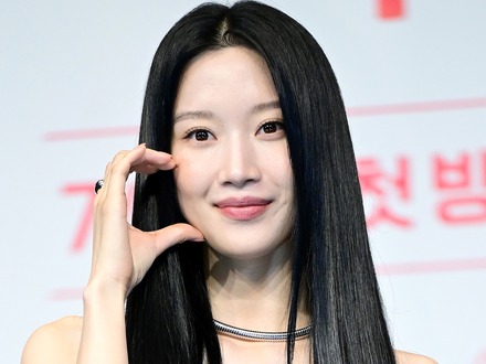 タトゥーも大胆披露…「ほぼ全部見えてる」衣装で話題となったムン・ガヨン、圧巻美貌に視線釘付け【独自写真】