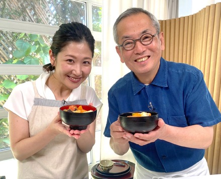 （左から）桑子真帆、土井善晴（C）NHK