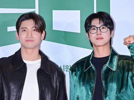 “日本デビュー20周年”の東方神起、『FNS歌謡祭 』で圧巻ステージ披露！名曲カバーで感動呼ぶ