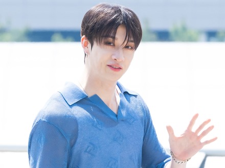 Stray Kids・バンチャン、“ツンデレコーデ”で空港に降臨！血管浮き出るムキムキな腕に視線釘づけ【独自写真】