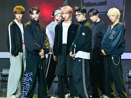 “NiziUの弟”NEXZ、全国ツアー武道館公演2日目がSOLD OUTに！EPリリース記念で大型コラボも展開