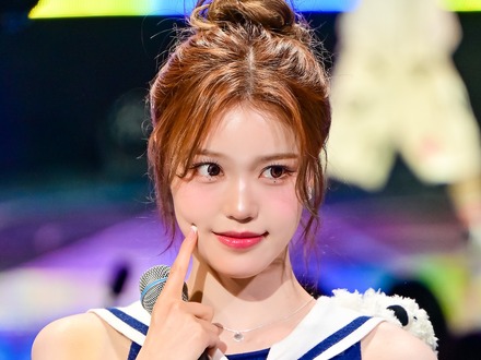 iznaの“最年少”セビ、美鎖骨にドキッ…ポニテ姿で輝く清純ビジュアル披露【PHOTO】