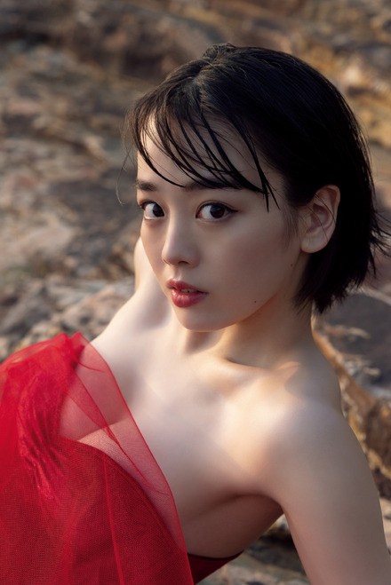 伊原六花写真集『R22』（撮影:中山雅文）