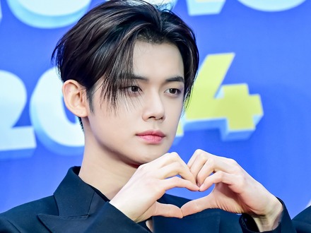 TXT・ヨンジュン、見事な陶器肌を披露！コスメブランド撮影で見せた欠点のない美貌に視線釘付け