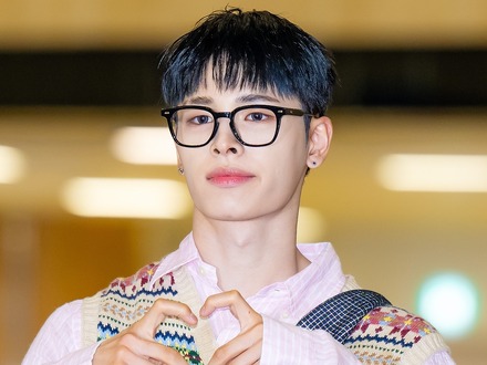 まるで彫刻…“NiziUの弟”NEXZ・ハル、完璧すぎる横顔に「もはや人間国宝」の声！【PHOTO】