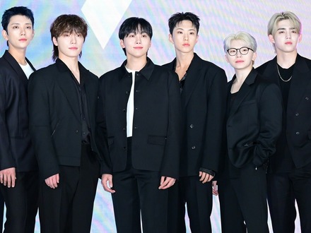 ディノが危うく“上裸”に!? SEVENTEEN、びしょ濡れで爆笑連発の自主コンテンツ最新回公開