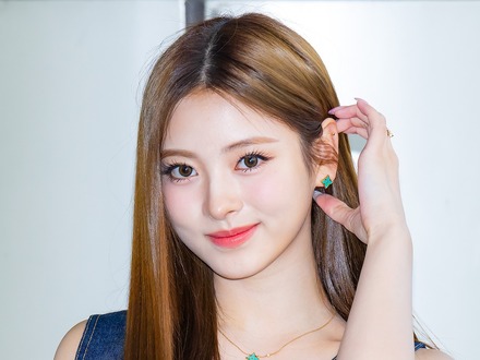 MEOVVの日本人メンバー・アンナ、“最強ツインテール”にファン悶絶「国宝級ビジュアル…」【PHOTO】