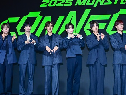 ショヌが脱いだ姿も話題！MONSTA X、初の“びしょ濡れフェス”出演で圧倒的存在感放つ