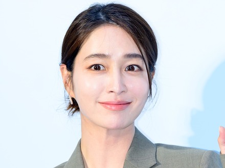 “イ・ビョンホンの奥さま”女優イ・ミンジョン、美肌の秘訣を明かす「レーザー治療は年に…」