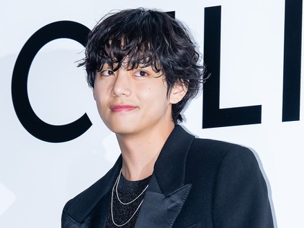 BTS・V、「コカコーラ・ゼロ」のアンバサダーに抜擢！ハンサムな顔を思う存分披露