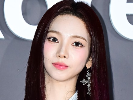 aespa・カリナ、“ピチッ”とタンクトップでボリューム感あらわに…「美しい」「女神」【PHOTO】