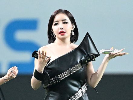 「顔が違う」「太った・痩せた」とビジュアルばかりが話題となる2NE1のパク・ボム、活動中断を発表【全文】