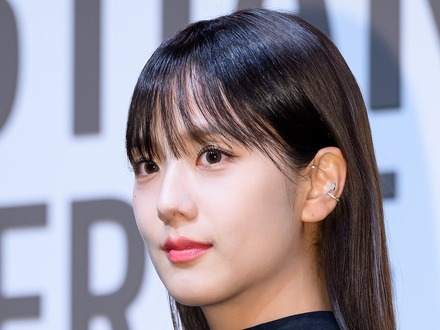 BLACKPINK・ジス、気品漂う美貌で魅了…「Dior」新コレクションと共にファッション誌カバーに登場