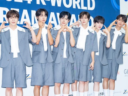NCT WISH、音楽番組に“爽快な波”を巻き起こす！先行公開曲『Surf』活動スタート