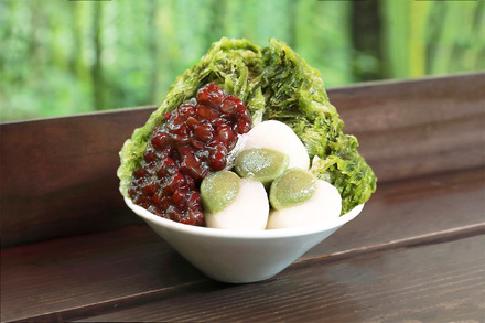 「石餅かき氷」イートイン 801円(1杯)(抹茶/みぞれ)