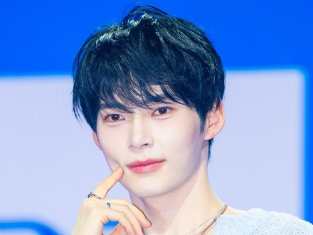 ZB1ソン・ハンビン、キュートな“羊”に変身?!韓国式サウナルックが話題に「可愛すぎる…」【PHOTO】