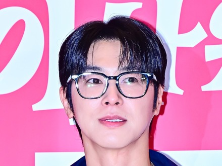 東方神起・ユンホ、“ハマり過ぎた”瞬間を公開？韓国の新バラエティMCに抜擢「たくさん学べそう」