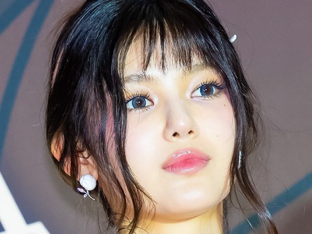 表舞台から“消えた”NewJeans、ダニエルの近況明らかに　人気俳優と笑顔で早朝ランニング【PHOTO】