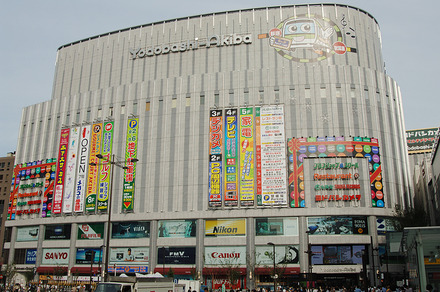 16日にオープンした国内最大の家電量販店「ヨドバシカメラマルチメディアAkiba」