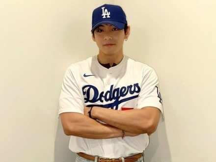 BTS・V、“思い出の地”で見事な投球　現地実況も「今すぐ契約していいほど」と大絶賛
