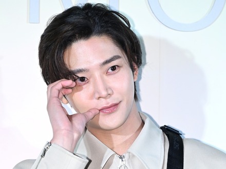 俳優ロウン、タンクトップに高級ジュエリーでスタイリッシュに魅せる！主演ドラマ『濁流』を語る【PHOTO】