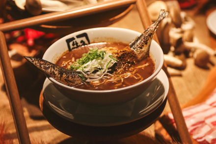 牛角流秋刀魚ラーメン【撮影／平木昌宏】
