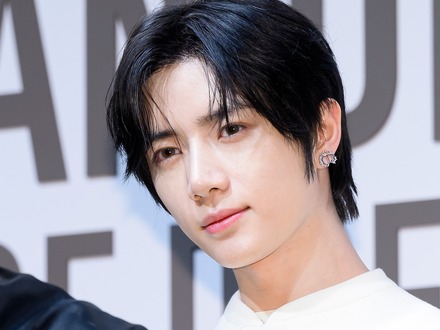 「新たな聖地」誕生…TXT・ボムギュ、大阪散策SHOTがまるでMVのようだと話題！【PHOTO】