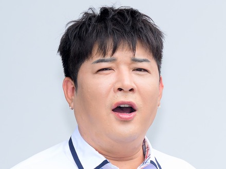 SUPER JUNIOR・シンドン、身体にメスを入れた経験を告白？顔を細く見せる爆笑必至のポーズも紹介