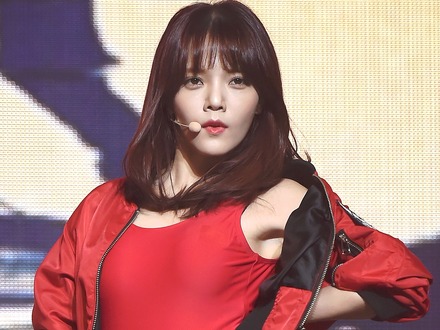 夜道にそんな格好で大丈夫？いじめ問題で脱退した元K-POPアイドル、“ほぼ見せてる”ランニングSHOT【PHOTO】