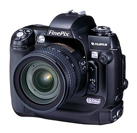 　富士写真フイルムは、デジタル一眼レフカメラ「FinePix S3 Pro」の内蔵バッファメモリ容量を従来比2倍の256Mバイトにした「FinePix S3 Pro メモリー増設タイプ」を9月22日に発売する。実売予想価格は28万円前後。