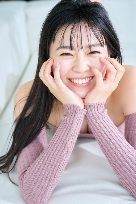 超ときめき♡宣伝部・坂井仁香、胸元チラ見せショット披露！2nd写真集