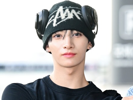「顔面国宝すぎる」NEXZ・YU、何気ない仕草も絵になる完璧ビジュアルでファンを虜に！【PHOTO】